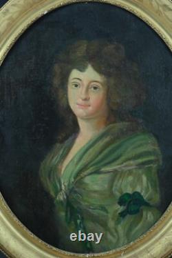 Ancient oil painting portrait of a young woman of quality 18th century oval gold wood frame