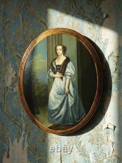 Grand elegant portrait medallion oil on curved wood, vintage Venetian