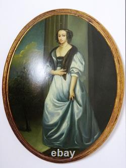 Grand elegant portrait medallion oil on curved wood, vintage Venetian