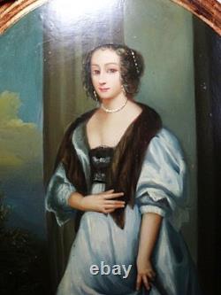 Grand elegant portrait medallion oil on curved wood, vintage Venetian