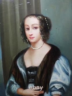 Grand elegant portrait medallion oil on curved wood, vintage Venetian
