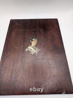 Old portrait of a woman signed by Yves Edgar Muller Oil on wood panel 16x22 cm