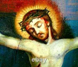 Christ en croix. Style primitif Huile sur bois. Non-signé. Cadre doré 92 x 72 cm