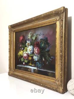Huile sur toile Signé en bas à droite Cadre en bois doré XXe siècle