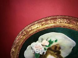 Peinture du XIXe Portrait de petite fille au chien Medaillon en bois doré